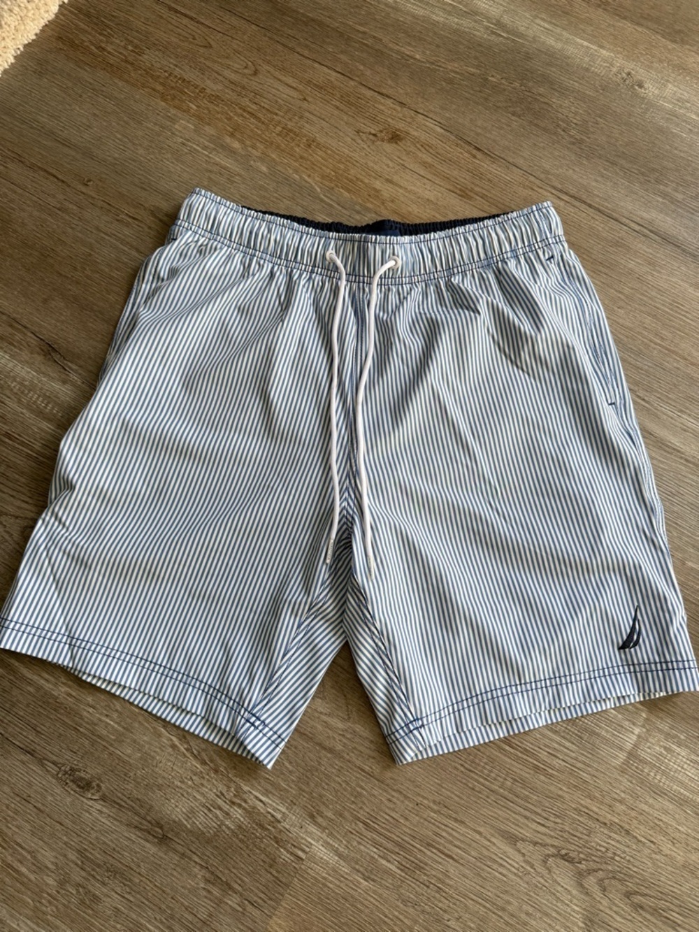 NEW Nautica Men’s Navy and White Pinstripe Swim Trunks Performance Stripe Size M